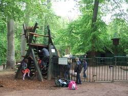 Spielplatz Tierpark - Kletterkombi Streichelgehege von außen