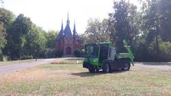 Neues Containerfahrzeug für den Friedhof