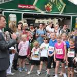 Mai: Köthens Stellvertretender Bürgermeister, Alexander Frolow, gibt den Startschuss zum 7. Köthener Citylauf.