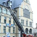 November: Narren erobern Rathausschlüssel - OB Zander wird vom Balkon gezaubert.