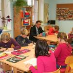 November: Bundesweiter Vorlesetag - Köthens Oberbürgermeister Kurt-Jürgen Zander liest in der Evangelischen Grundschule.