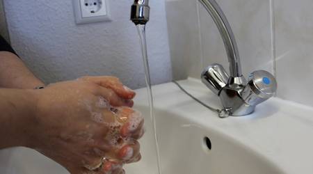 Gründliches Händewaschen gehört aktuell zu den wichtigsten Verhaltensregeln.