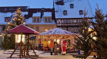 Bild Weihnachtsmann auf dem Weihnachtsmarkt.