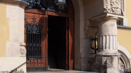 Eingang des Rathauses