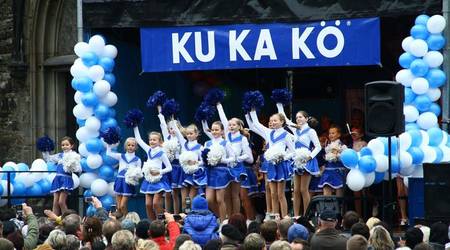 Beste Stimmung herrschte auf und vor der Bühne.                                                         Fotos: Kukakö