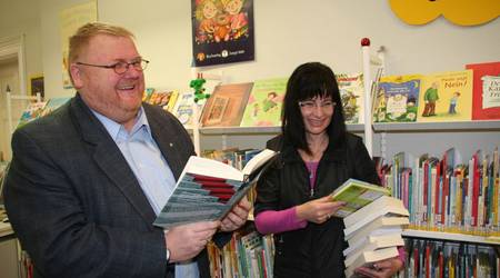 Ronald Mormann und die 'Mein Buchladen'-Chefin Verena Schiffner freuen sich über den Erfolg des Projektes.