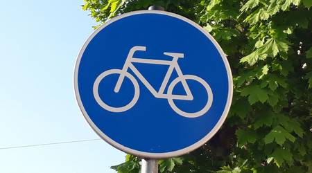 Verkehrsschild-Radweg-blau.jpg