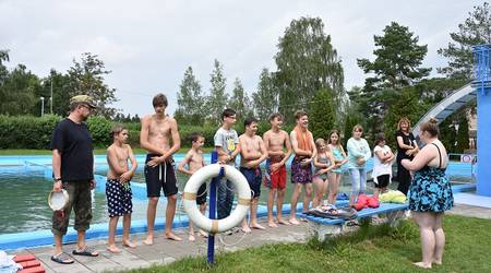 Endlich stand auch Baden auf dem Programm: Ein Macarena-Tanz sorgte für gute Stimmung, dann ging es ins kühle Nass.