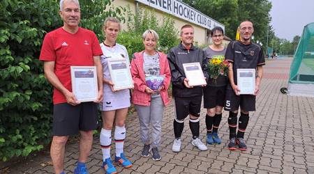 Bürgermeisterin Buchheim würdigte die Leistungen der Hockeyspieler*innen.