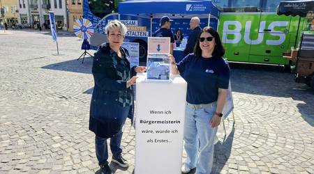 Oberbürgermeisterin Buchheim nahm die Bürger-Anregungen entgegen.