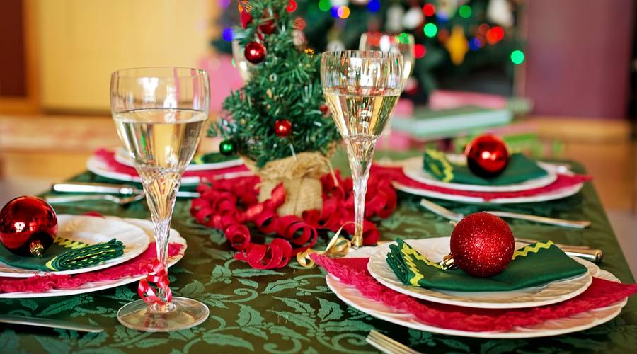 christmas-table-1909797_1280.jpg
