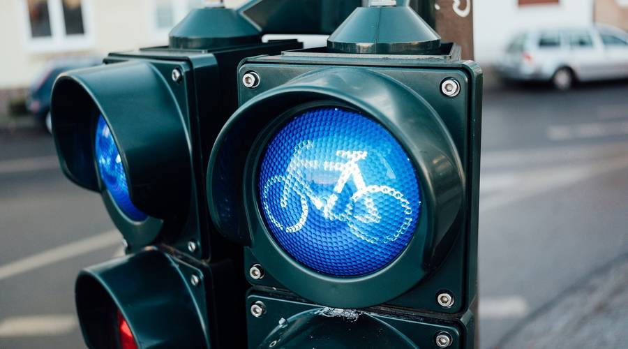 viarami-bicycle-traffic-light-9432977_1920.jpg