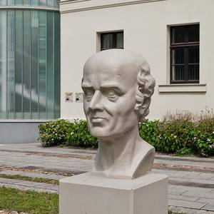 Hahnemann-Denkmal vor dem Spital ( © Anja Kahlmeyer)