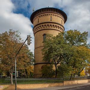 Der Wasserturm in Köthen ist 33 m hoch und hat einen Umfang von 46 m.