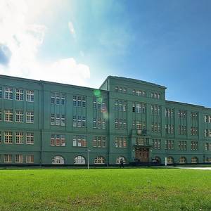 Grünes Gebäude der Hochschule Anhalt ( © Anja Kahlmeyer)