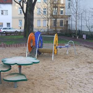 Spielplatz Karlsplatz - Sandeltische Himmelsstürmer