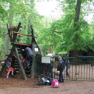 Spielplatz Tierpark - Kletterkombi Streichelgehege von außen