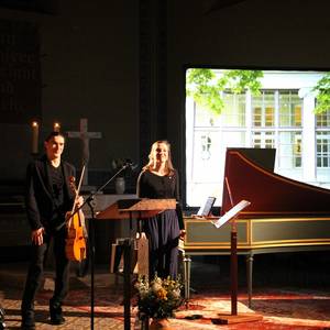 Der Geiger Sergey Malov und die Cembalistin Elina Albach begeisterten beim Festkonzert das Publikum.