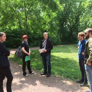 Zum Abschluss der Dreharbeiten besuchte das schwedische Filmteam den Köthener Friedenspark.