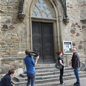 Drehaufnahmen vor der Köthener Jakobskirche