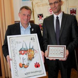 Köthens Oberbürgermeister Kurt-Jürgen Zander und der Geschäftsführer der MZZ-Briefdienst GmbH, Frank Krischok
