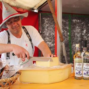 Gaumenfreuden, darunter Käse und Schinken, konnten am Stand von Karsten Liesche erworben werden.