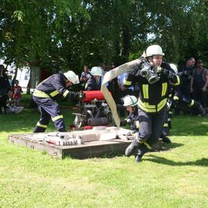 Juni: Ortsfeuerwehren kämpfen in Kleinwülknitz um den Pokal des Oberbürgermeisters.