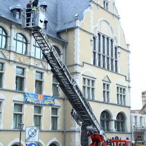OB Zander wurde vom Rathaus-Balkon befreit.                                                             Fotos: Kukakö