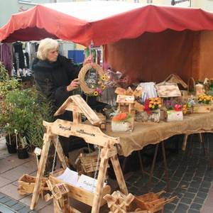 Schönes für draußen: Christina Hörning bot Pflanzen und kreativ gestaltete Blumenkästen an.