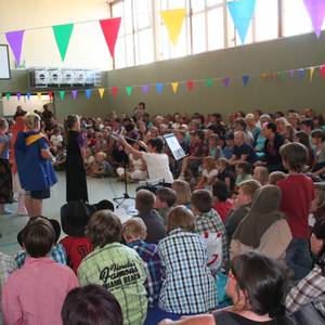 Großen Zuspruch fand das Rahmenprogramm zum Projekttag in der Turnhalle der Grundschule.