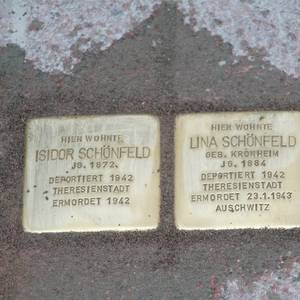 Stolpersteine für Isidor Schönfeld und seine Frau Lina.