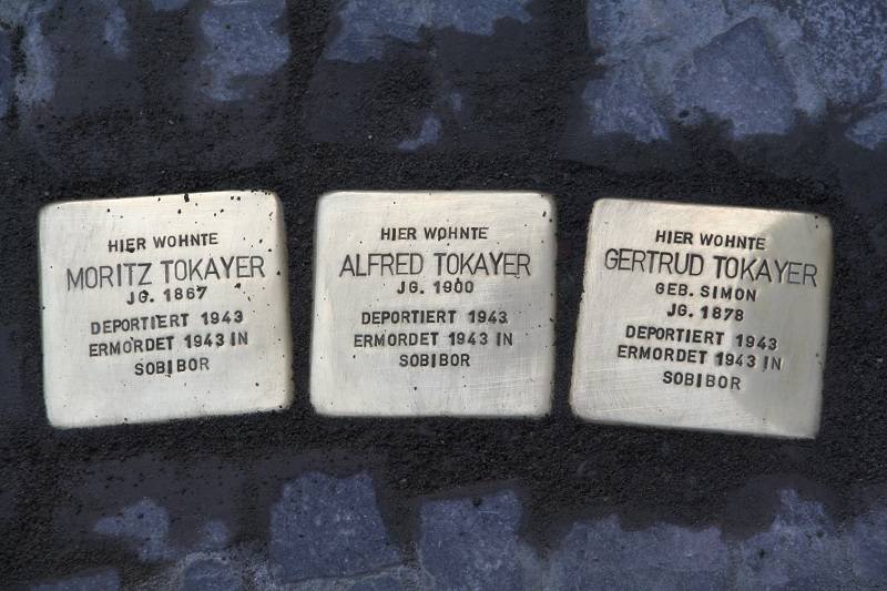 Drei Steine für Alfred Tokayer und seine Eltern.