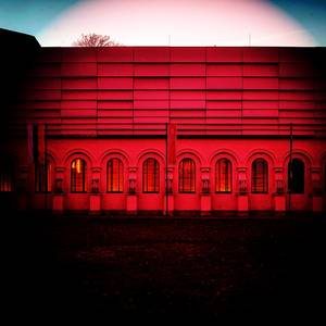 Fotomontage als Vorgeschmackt: Am 22. Juni wird das Veranstaltungszentrum in rotes Licht getaucht.