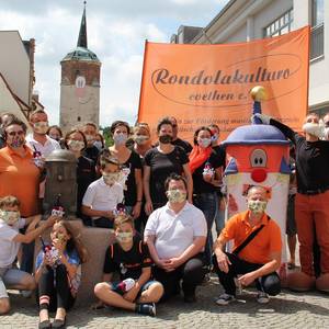 Sie sammelten die Spender für den Bronze-Halli: Der Verein „Rondo la Kulturo“.