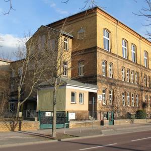 Ausweichstätte für den Stadtrat - Die Kastanienschule.