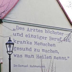 Wallstraße 47: Des Arztes höchster und einziger Beruf ist, kranke Menschen gesund zu machen, was man heilen nennt.