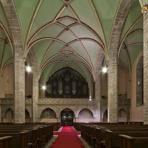 In neuem Licht: Das Kirchenschiff der Kirche St. Jakob bekommt neue Leuchten.