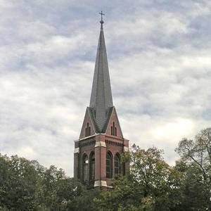 Turm der Baasdorfer Kirche.