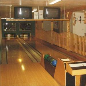 Bowlingbahn in der Gaststätte 'Zur Quelle'.