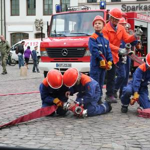 Reges Treiben herrschte unmittelbar nach Ankunft der Feuerwehrfahrzeuge am 