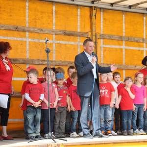 Köthens Oberbürgermeister Kurt-Jürgen Zander begrüßte die Gäste auf dem Holzmarkt.