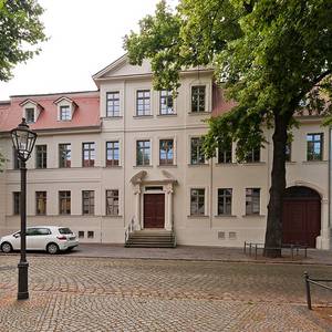 Das 'Neue Schloss' oder auch Augustenstiftung in der Wallstraße wurde im 18. Jahrhundert erbaut.
