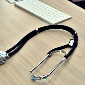 stethoscope-gc941c1a50_1920.jpg