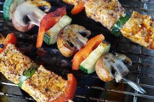 https://www.koethen-anhalt.de/var/cache/thumb_50584_1233_1_300_200_r4_jpeg_meat_skewer_gbe961979a_1920.jpeg