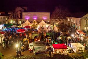 https://www.koethen-anhalt.de/var/cache/thumb_66592_1233_1_300_200_r4_jpeg_schlossweihnacht1.jpeg