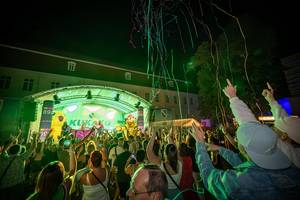 https://www.koethen-anhalt.de/var/cache/thumb_72215_1233_1_300_200_r4_jpeg_kufest_24_fr_2472.jpeg