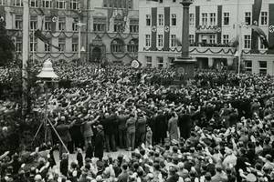 https://www.koethen-anhalt.de/var/cache/thumb_74443_1233_1_300_200_r4_jpeg_marktplatz_demonstraion_010538_1_.jpeg
